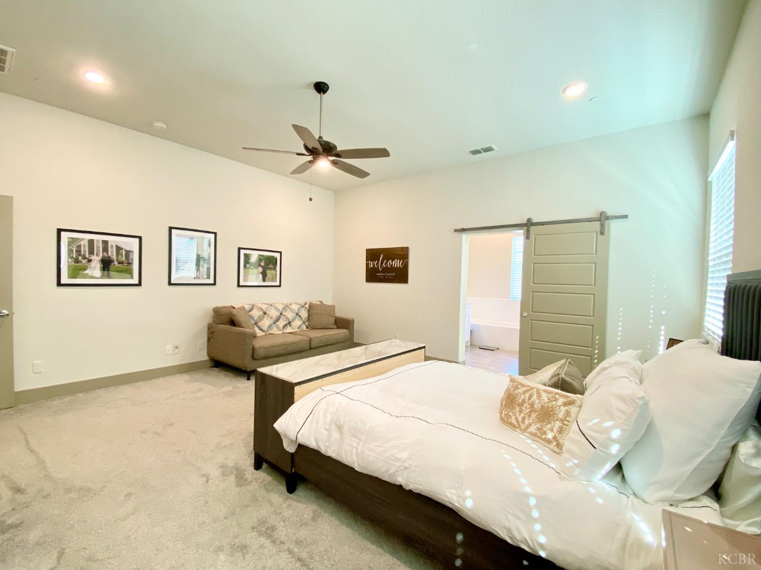 2404 W Bristol Ln, Hanford, CA 93230