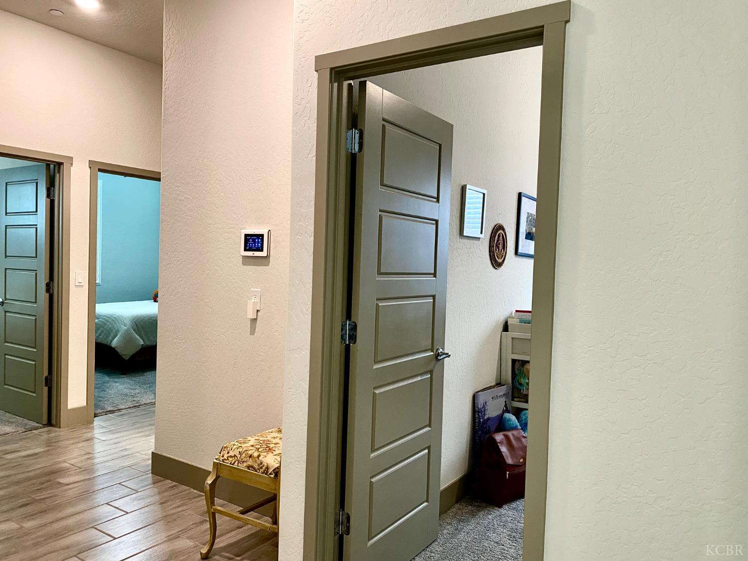 2404 W Bristol Ln, Hanford, CA 93230