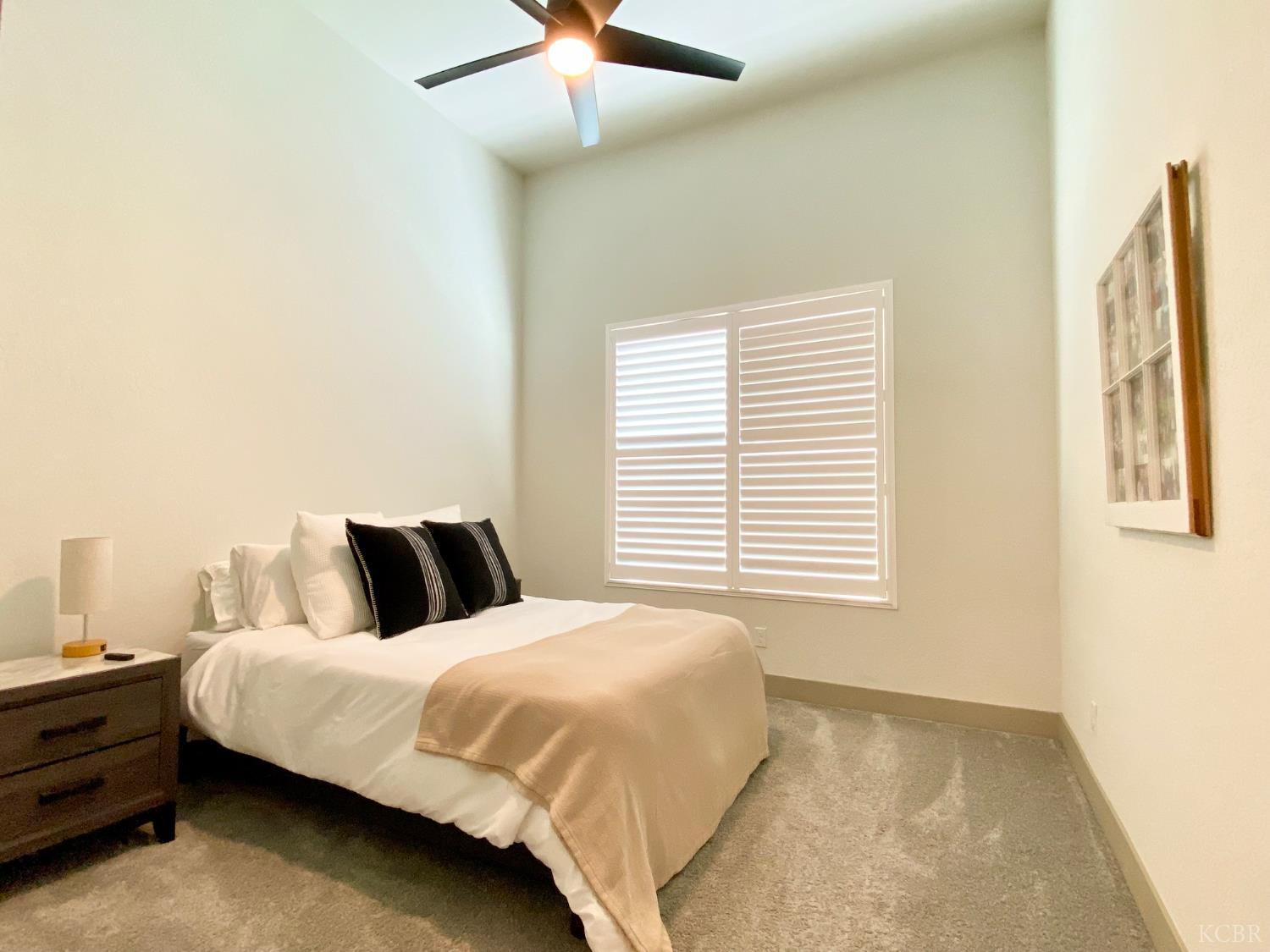 2404 W Bristol Ln, Hanford, CA 93230