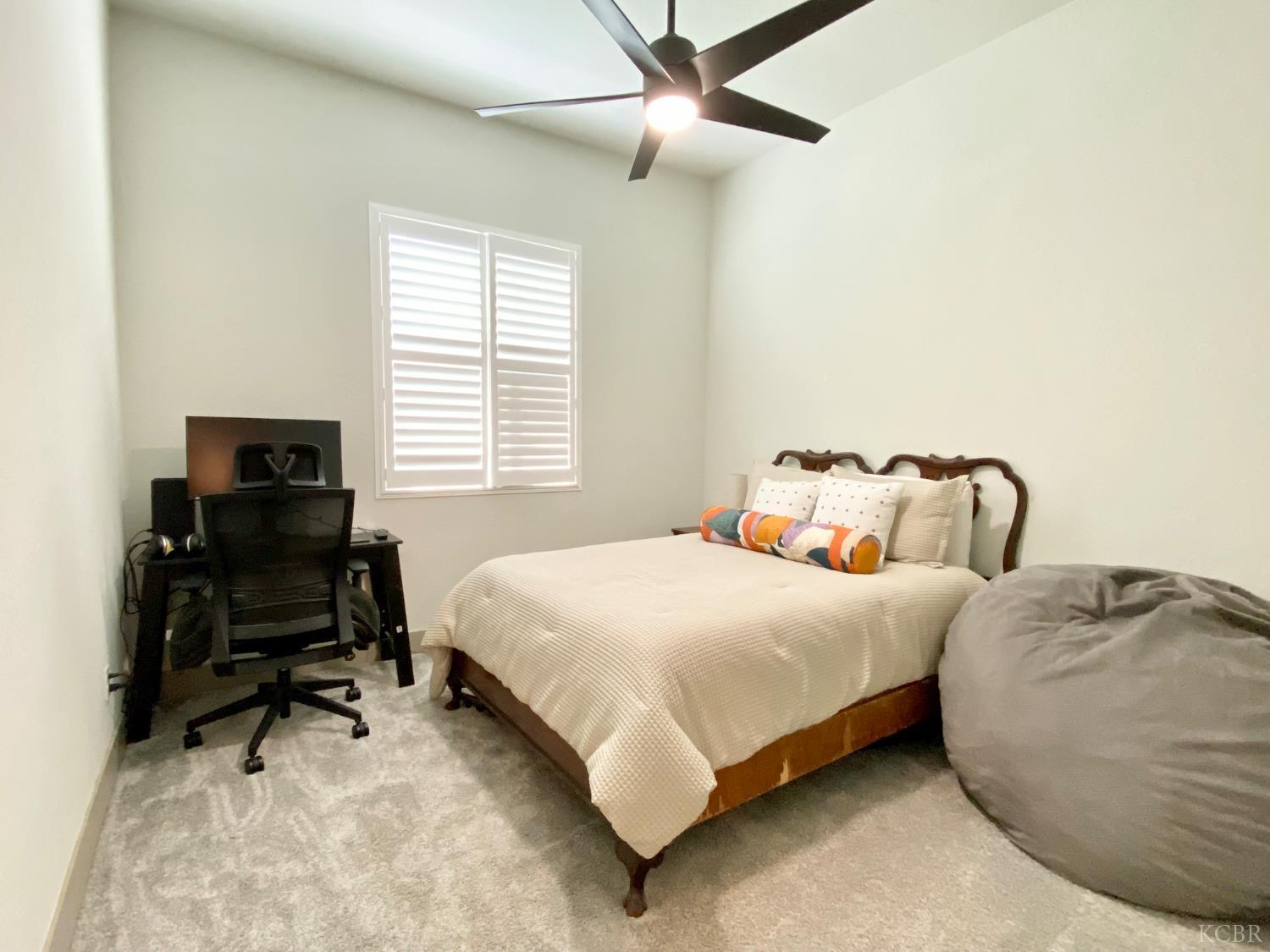 2404 W Bristol Ln, Hanford, CA 93230