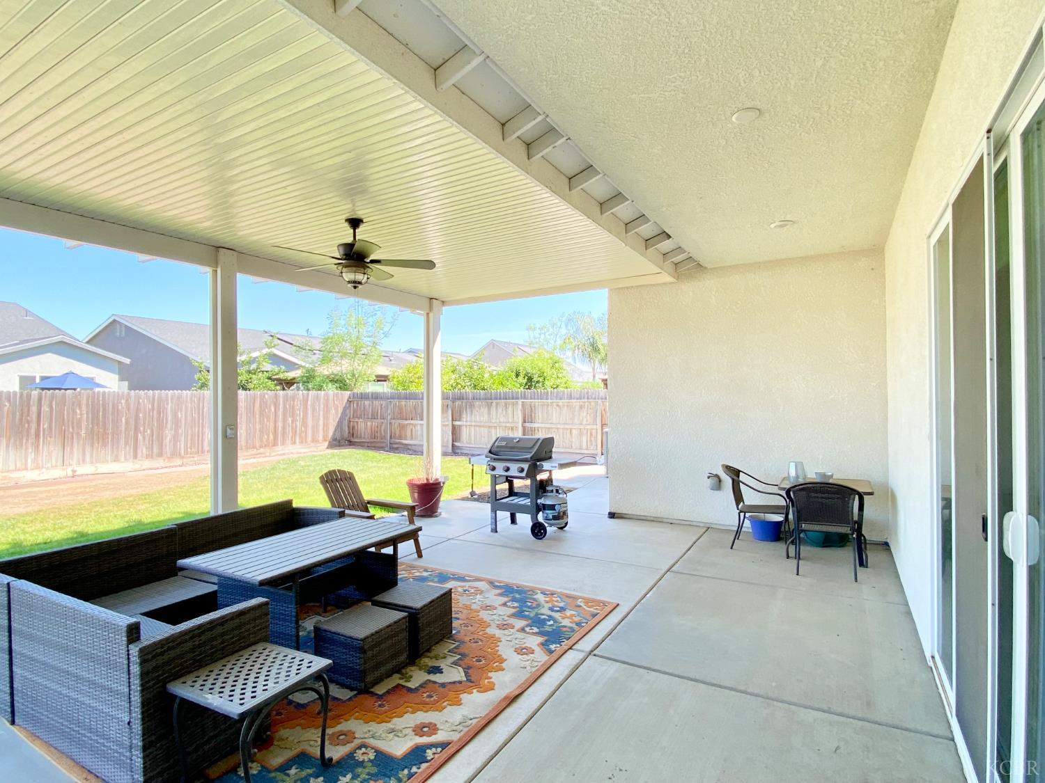 2404 W Bristol Ln, Hanford, CA 93230