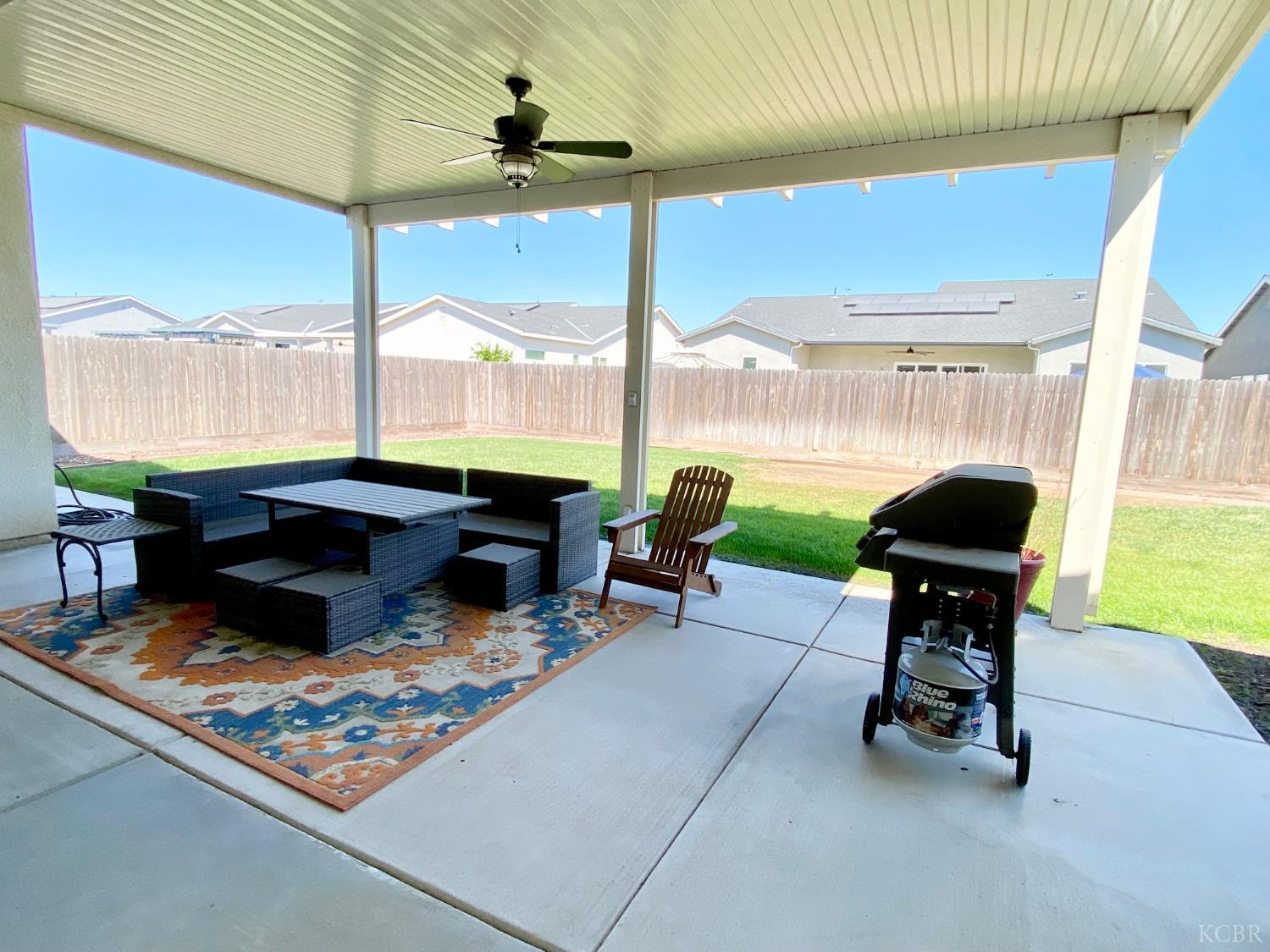 2404 W Bristol Ln, Hanford, CA 93230