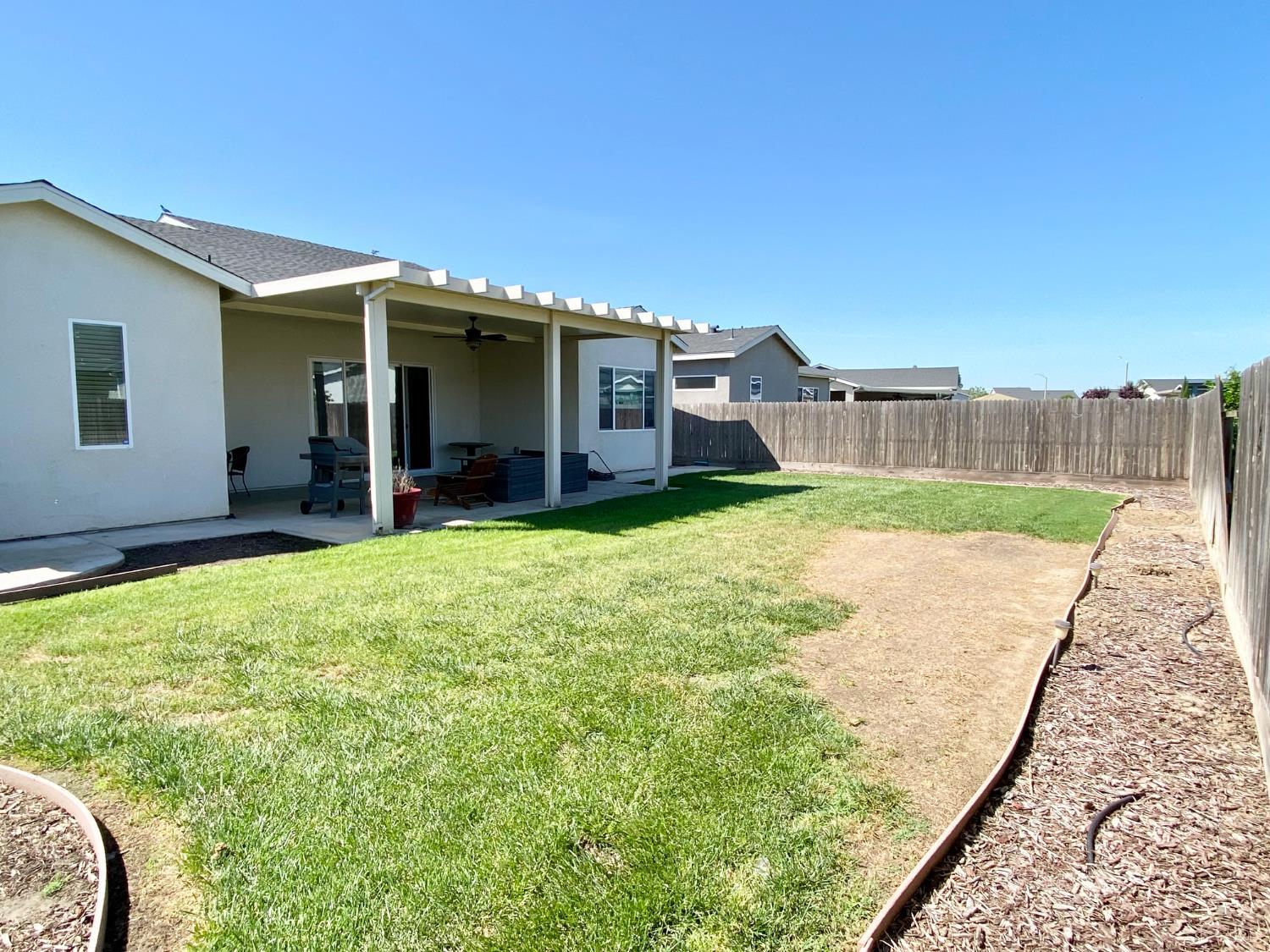 2404 W Bristol Ln, Hanford, CA 93230