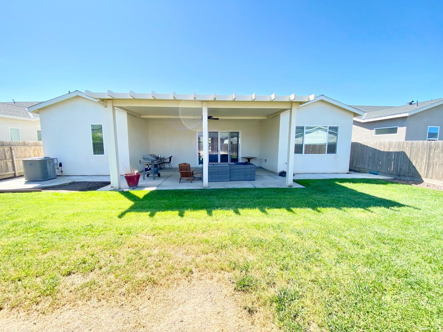 2404 W Bristol Ln, Hanford, CA 93230