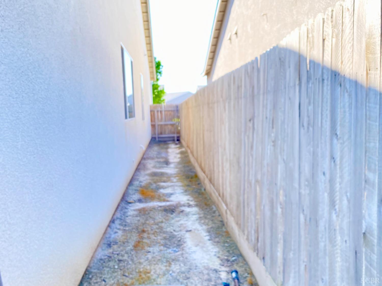 2404 W Bristol Ln, Hanford, CA 93230