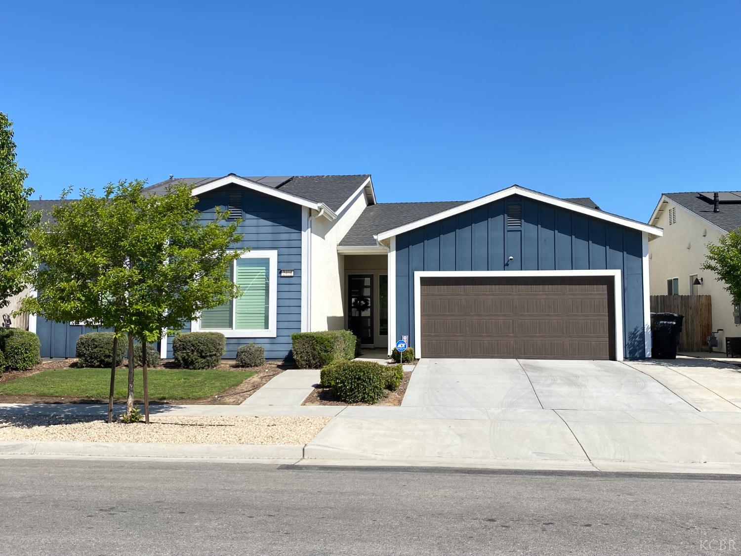 2404 W Bristol Ln, Hanford, CA 93230