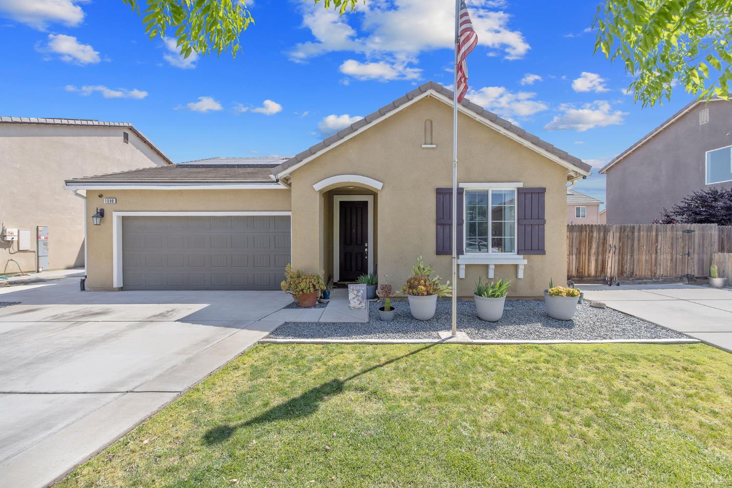 1090 Jade Way, Lemoore, CA 93245