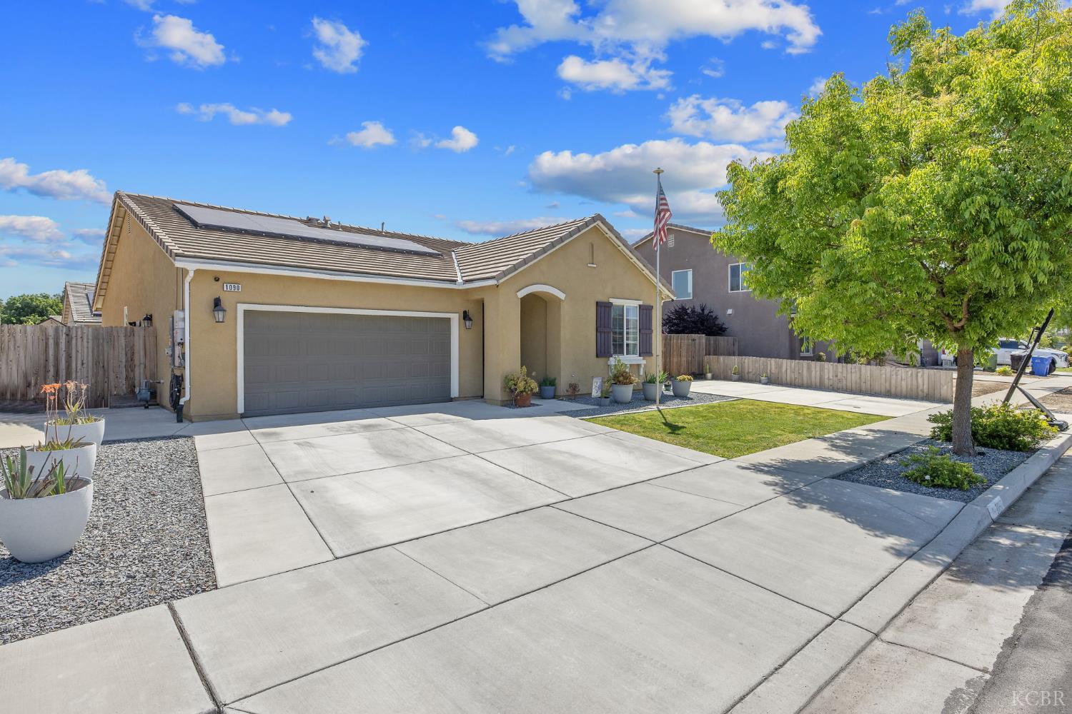 1090 Jade Way, Lemoore, CA 93245