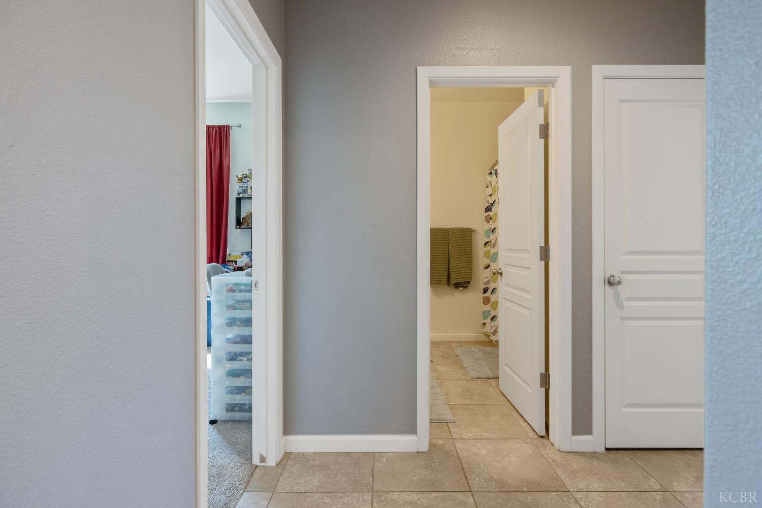 1090 Jade Way, Lemoore, CA 93245