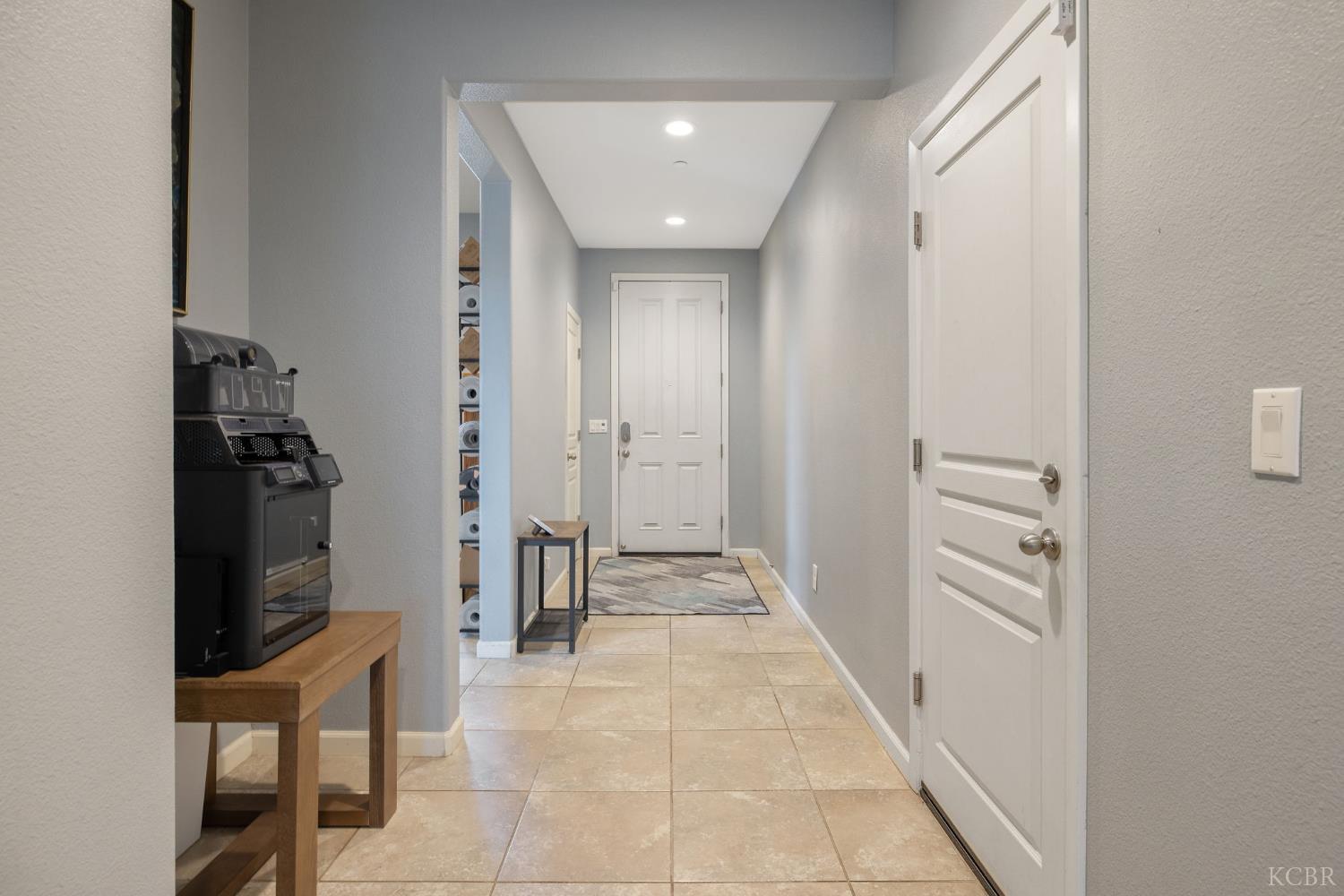 1090 Jade Way, Lemoore, CA 93245