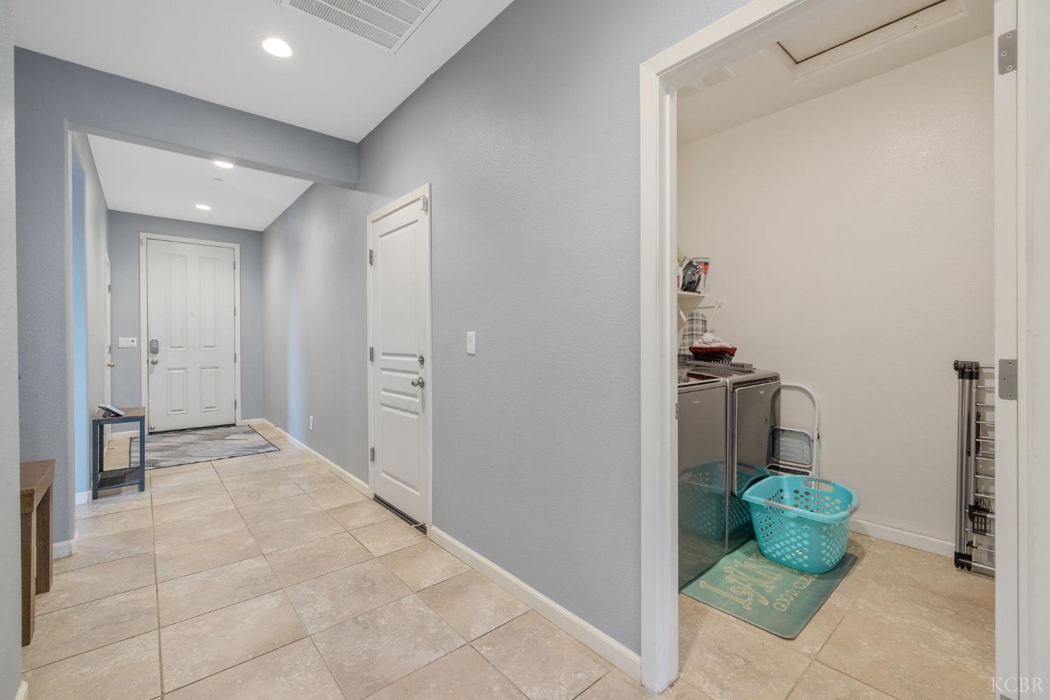 1090 Jade Way, Lemoore, CA 93245