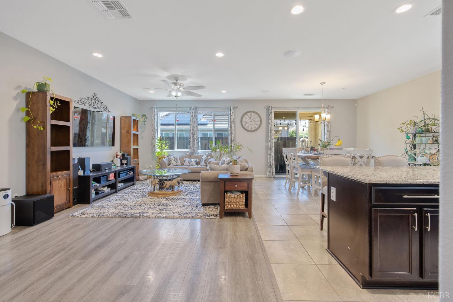 1090 Jade Way, Lemoore, CA 93245