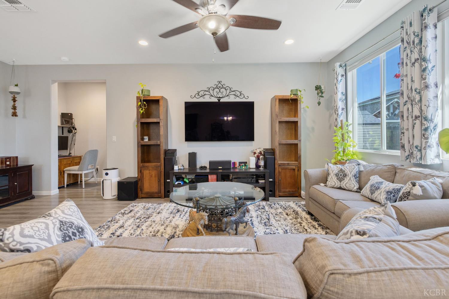 1090 Jade Way, Lemoore, CA 93245