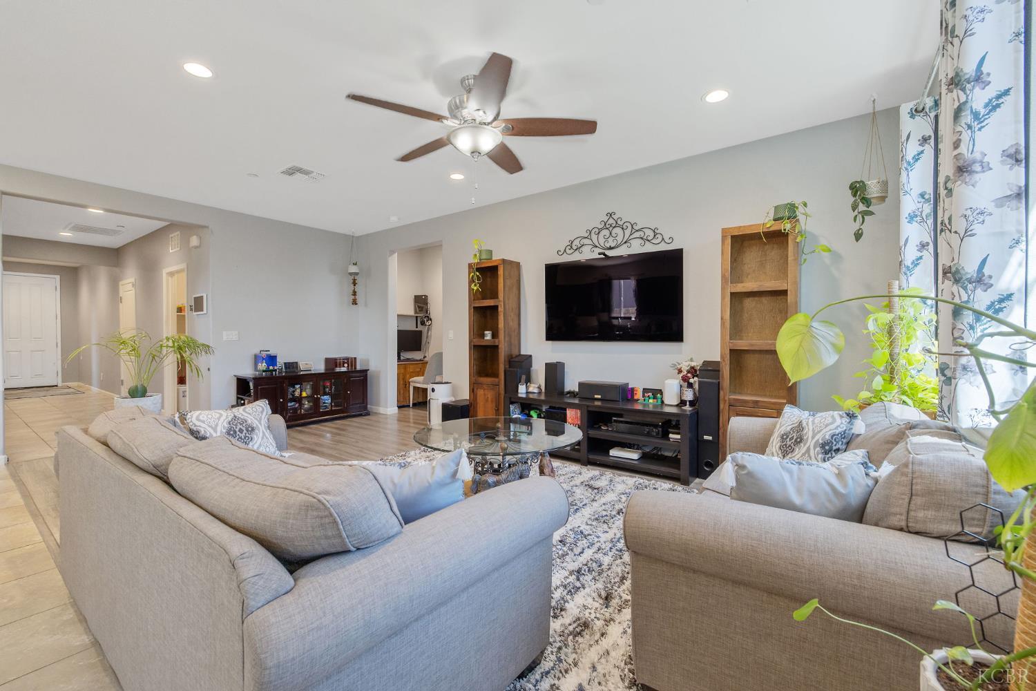 1090 Jade Way, Lemoore, CA 93245