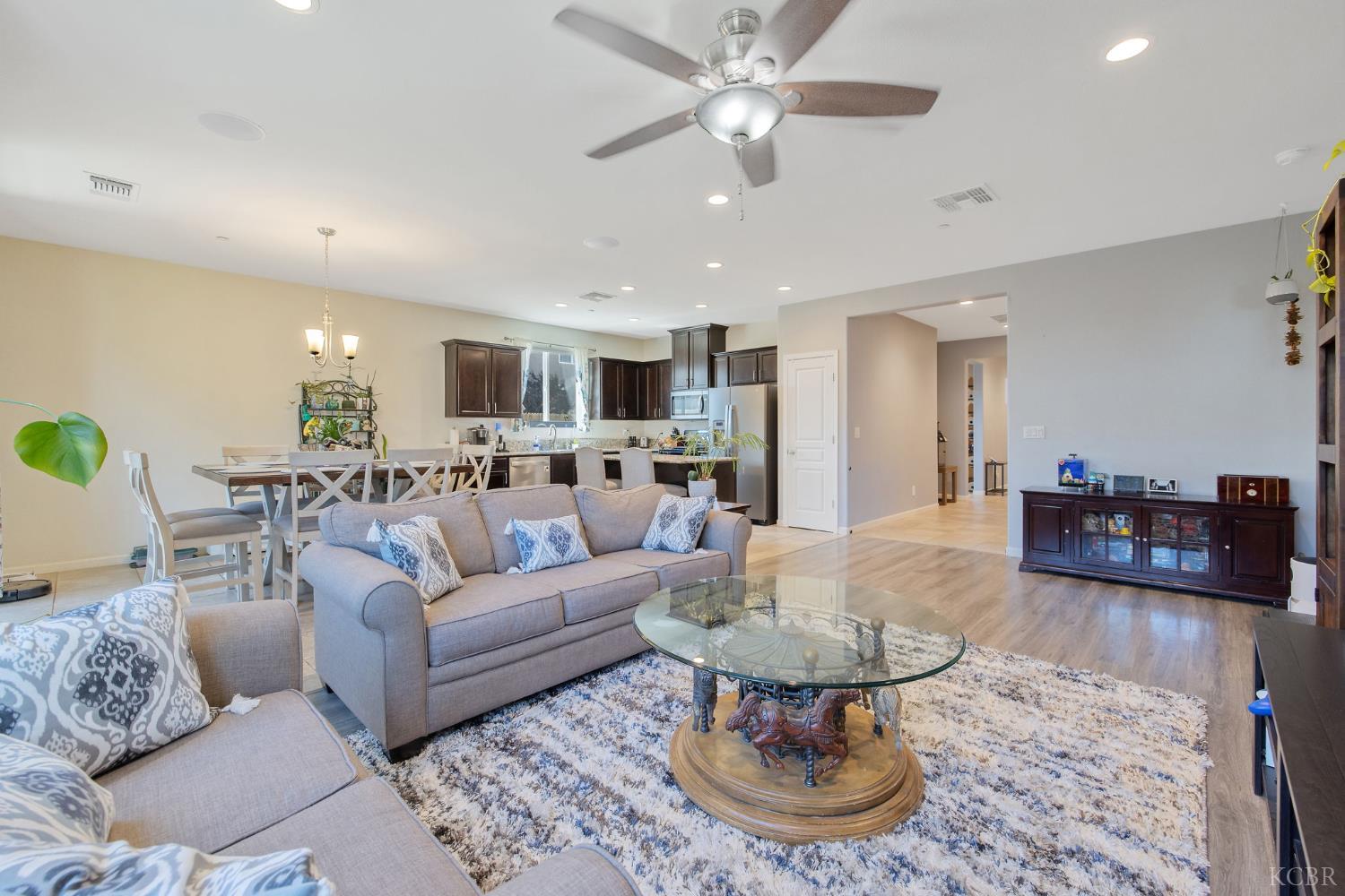 1090 Jade Way, Lemoore, CA 93245