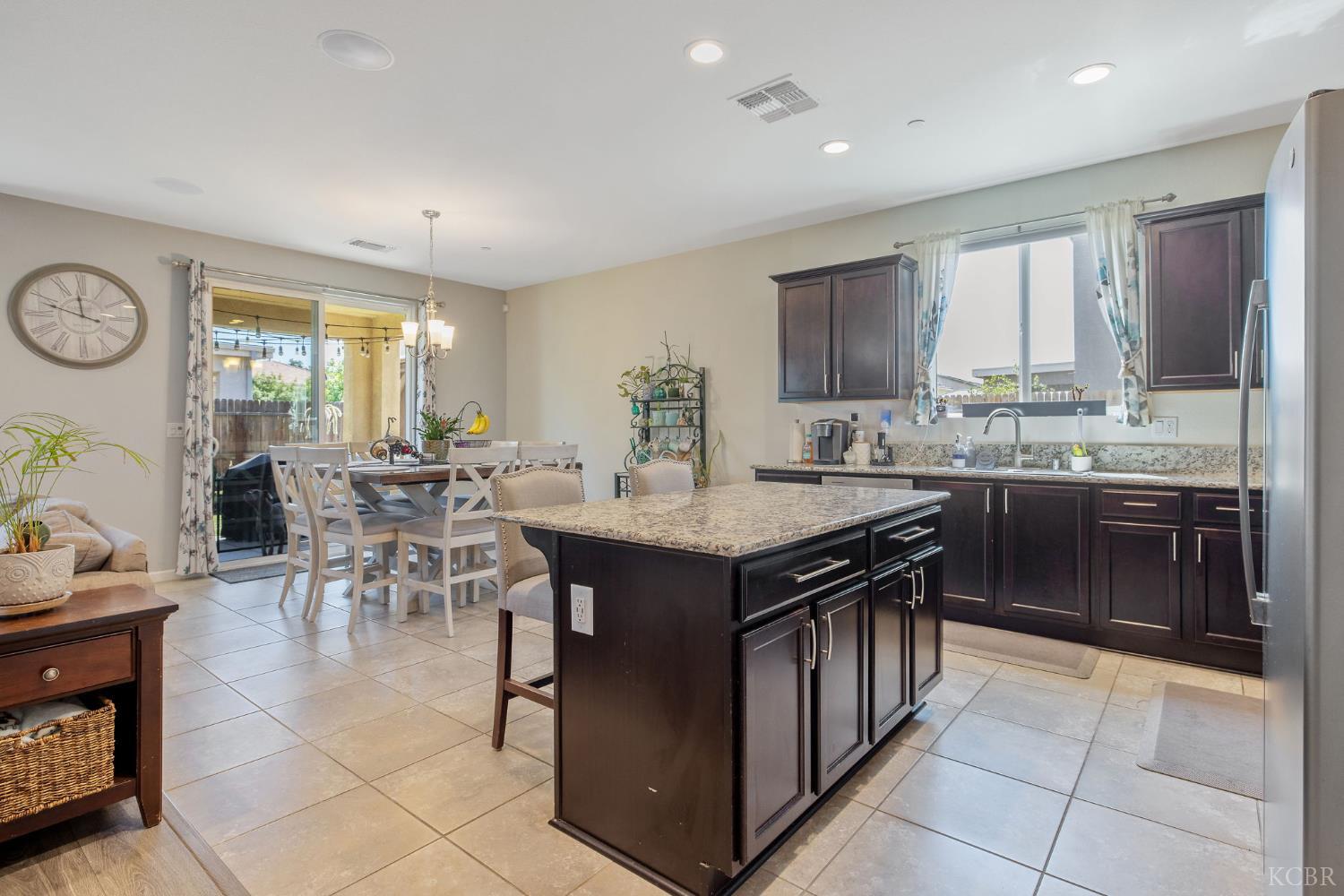 1090 Jade Way, Lemoore, CA 93245