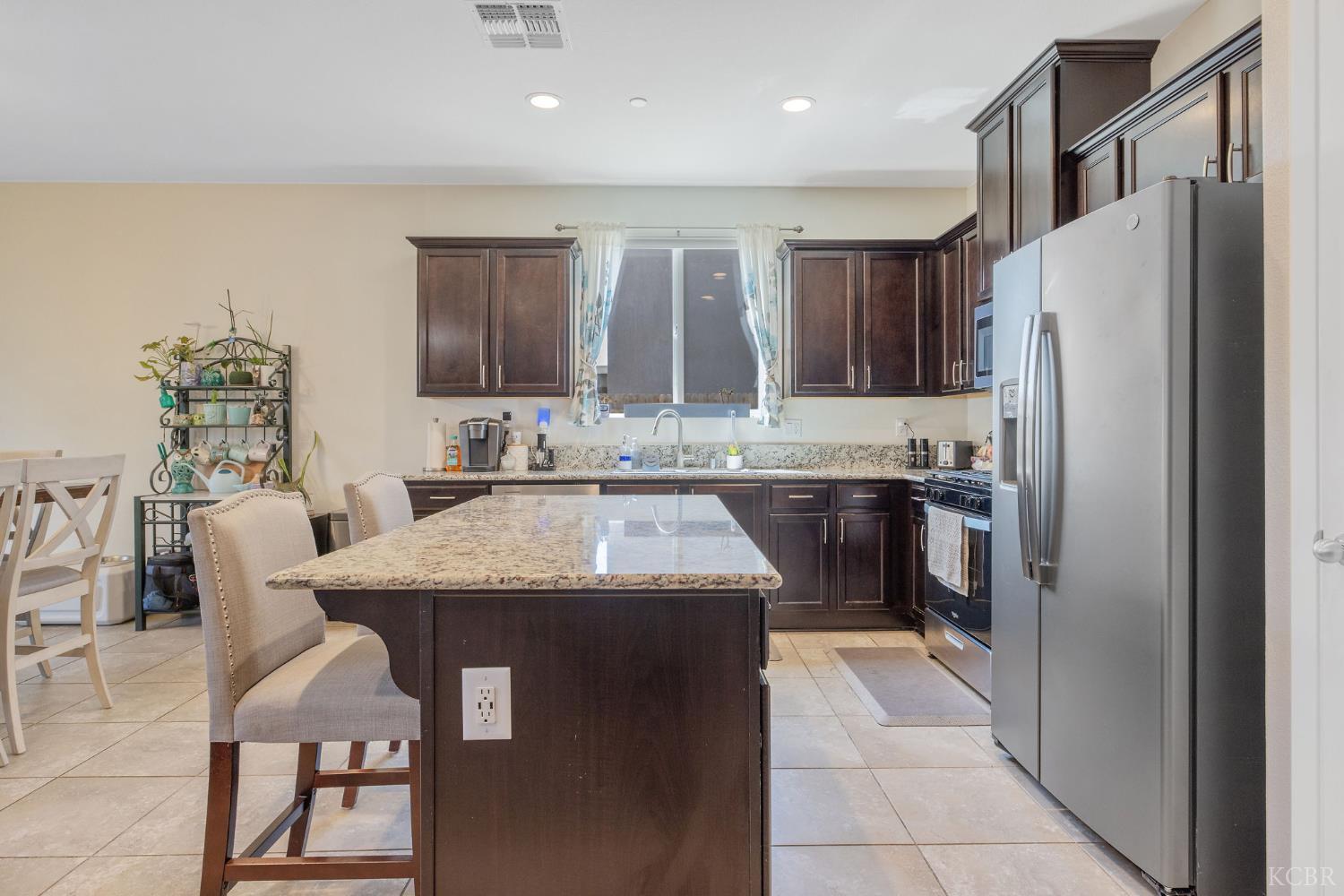 1090 Jade Way, Lemoore, CA 93245