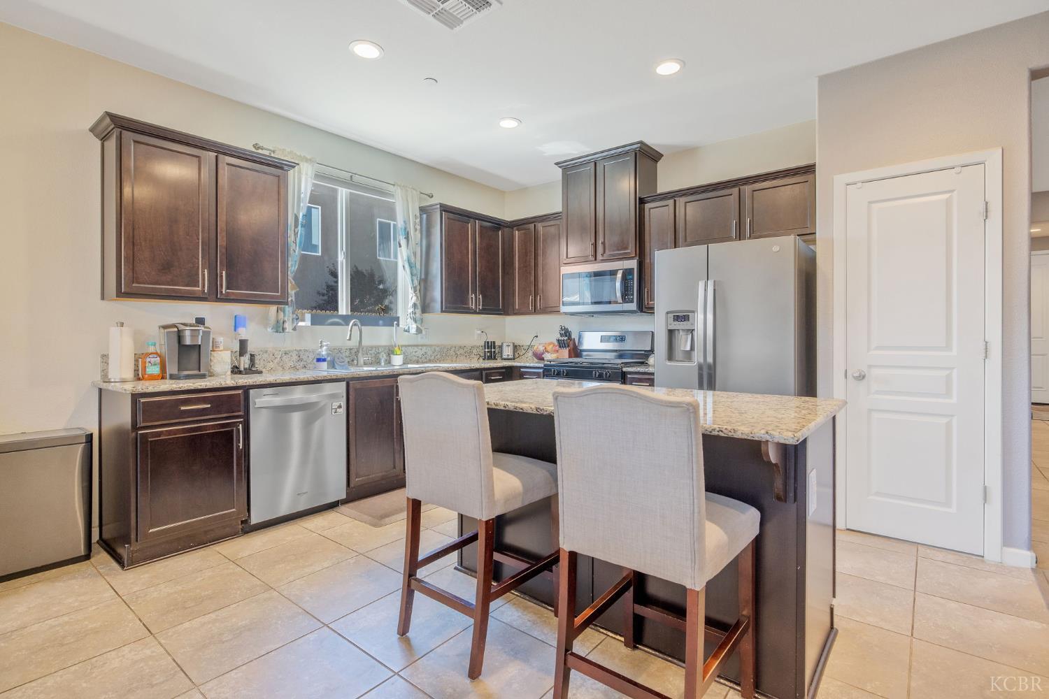 1090 Jade Way, Lemoore, CA 93245