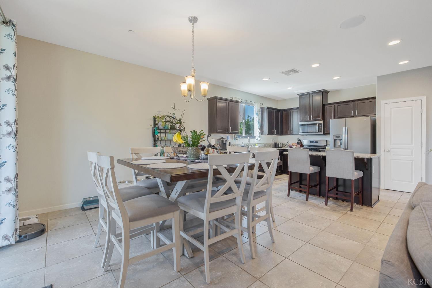 1090 Jade Way, Lemoore, CA 93245