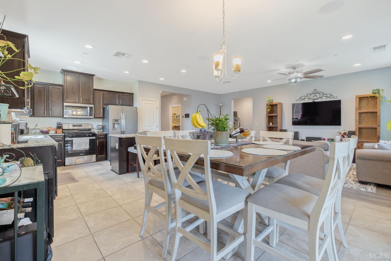 1090 Jade Way, Lemoore, CA 93245