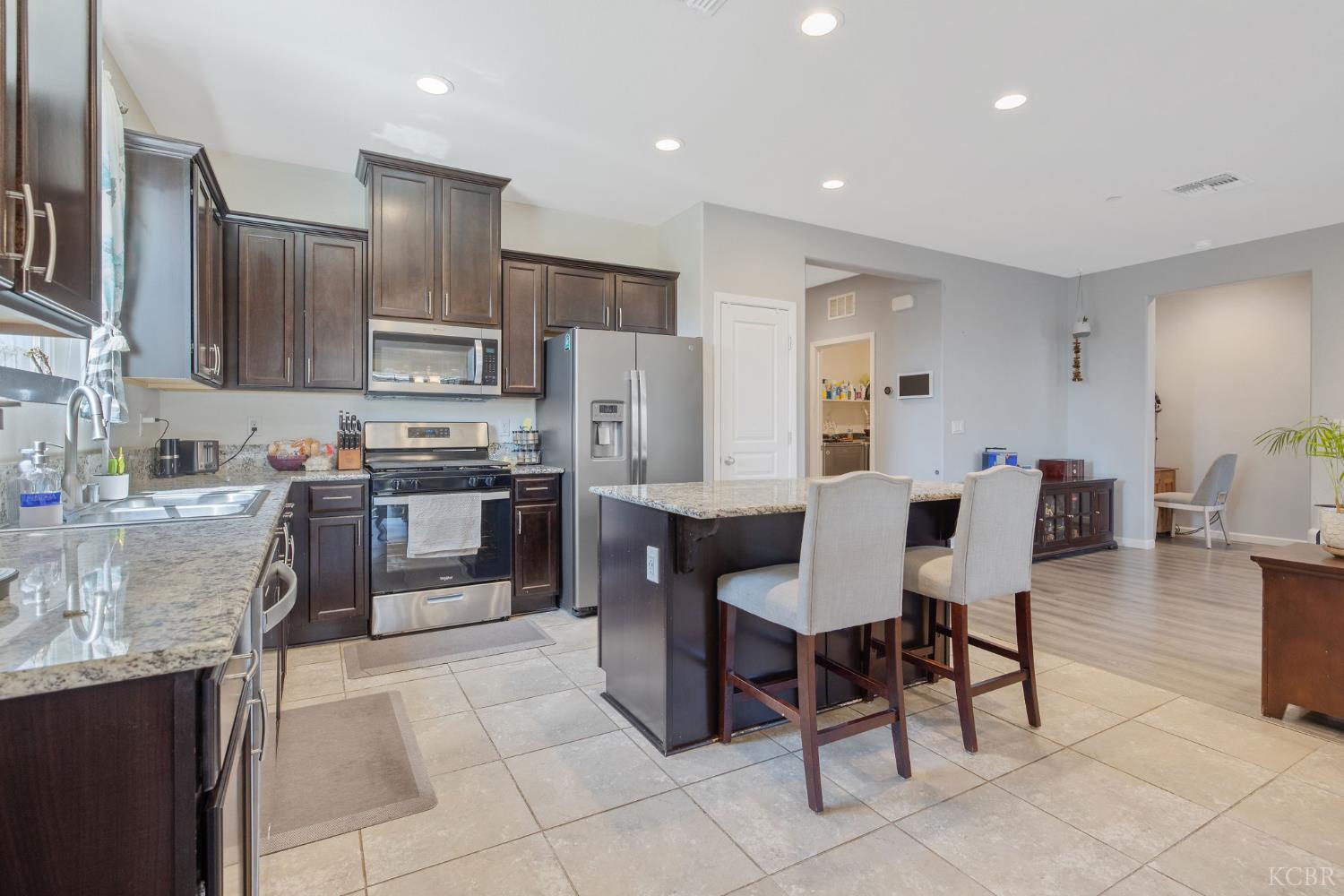 1090 Jade Way, Lemoore, CA 93245