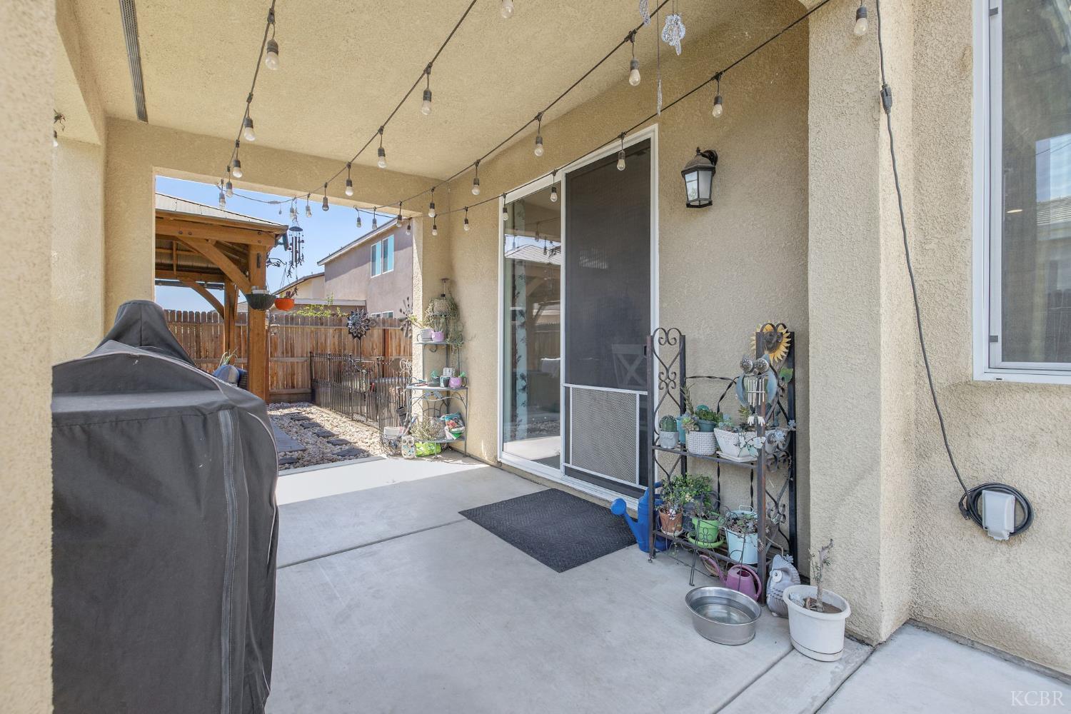 1090 Jade Way, Lemoore, CA 93245