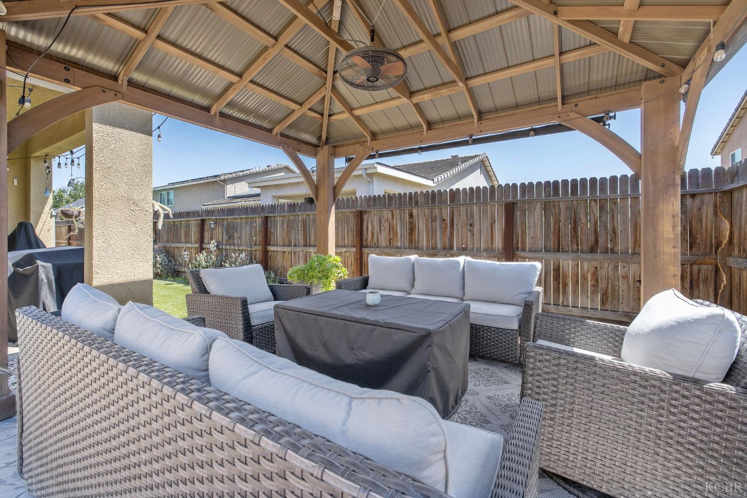 1090 Jade Way, Lemoore, CA 93245