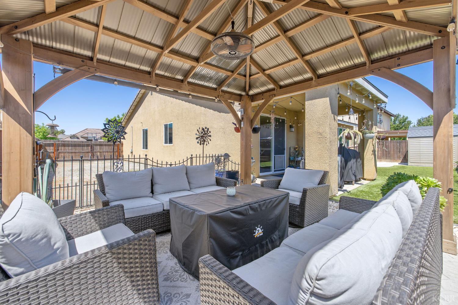 1090 Jade Way, Lemoore, CA 93245