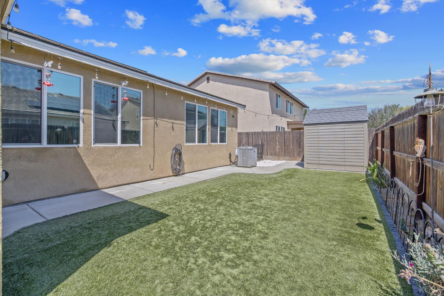 1090 Jade Way, Lemoore, CA 93245