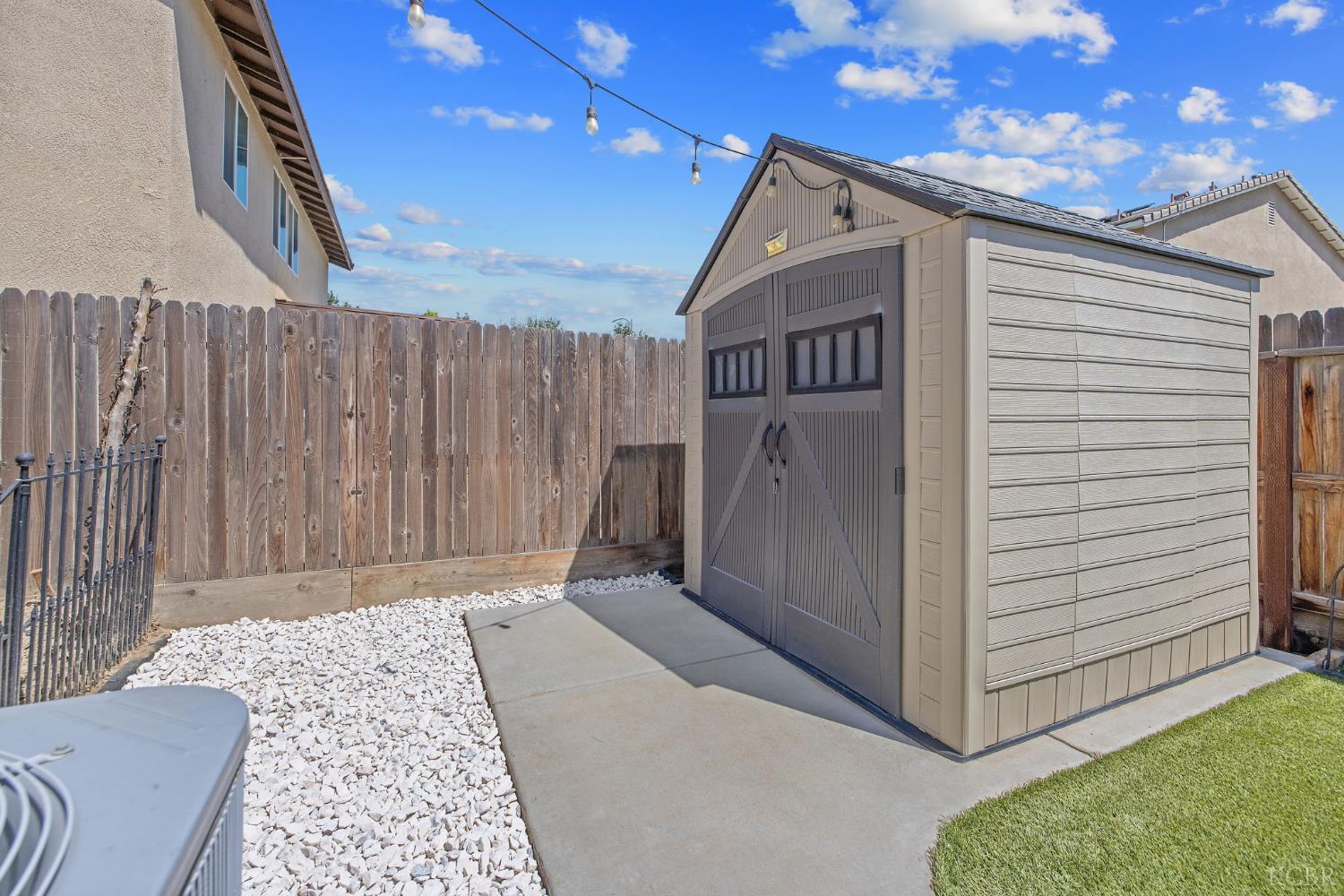 1090 Jade Way, Lemoore, CA 93245