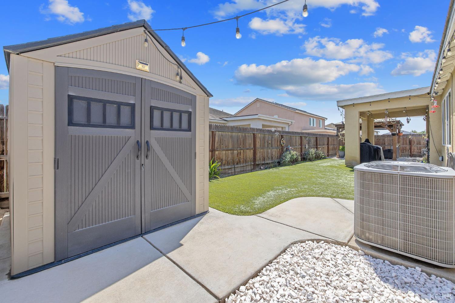 1090 Jade Way, Lemoore, CA 93245