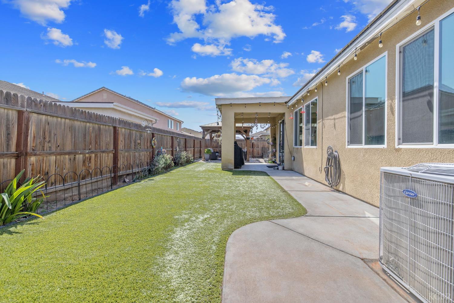 1090 Jade Way, Lemoore, CA 93245