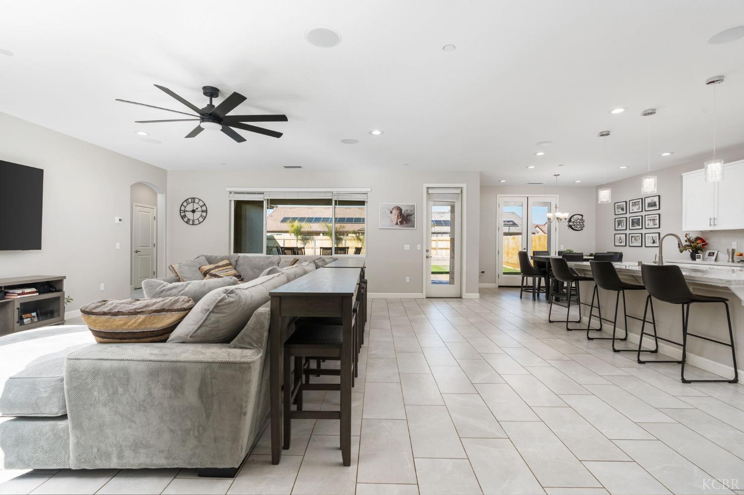 2124 Cortner St, Hanford, CA 93230