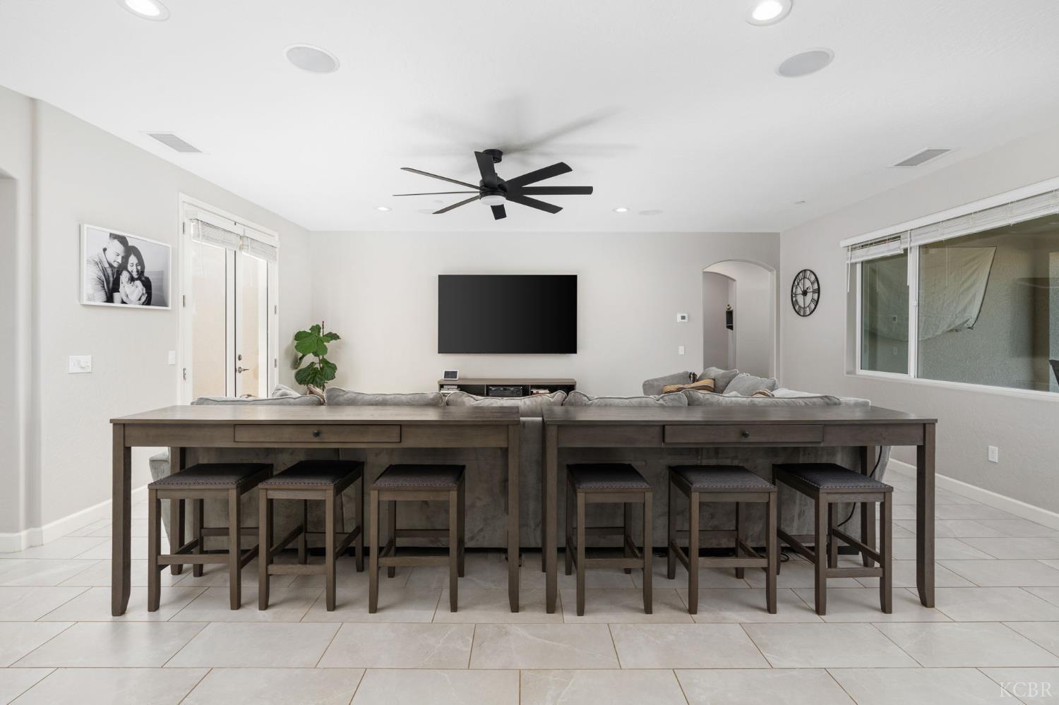 2124 Cortner St, Hanford, CA 93230