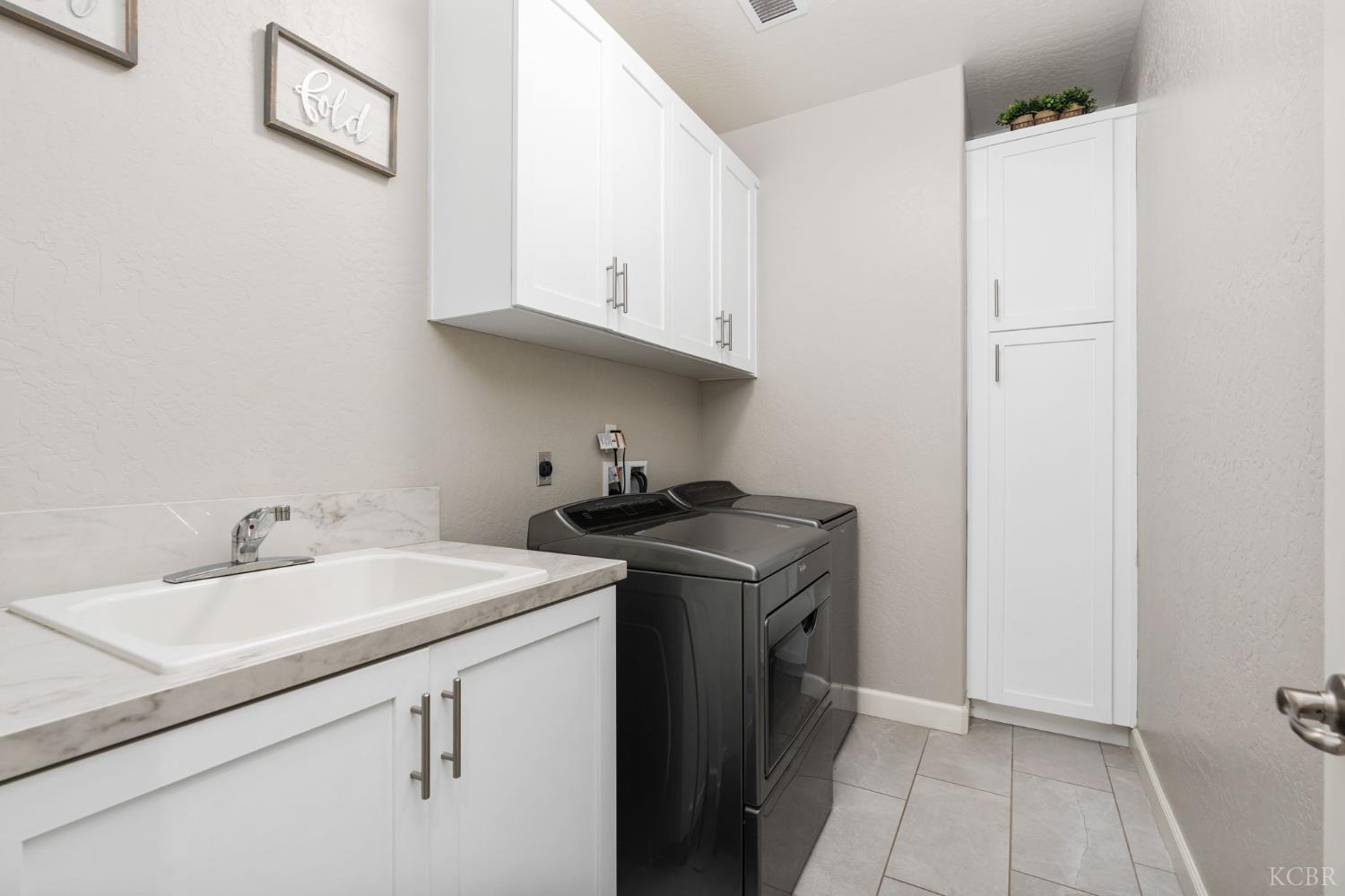 2124 Cortner St, Hanford, CA 93230