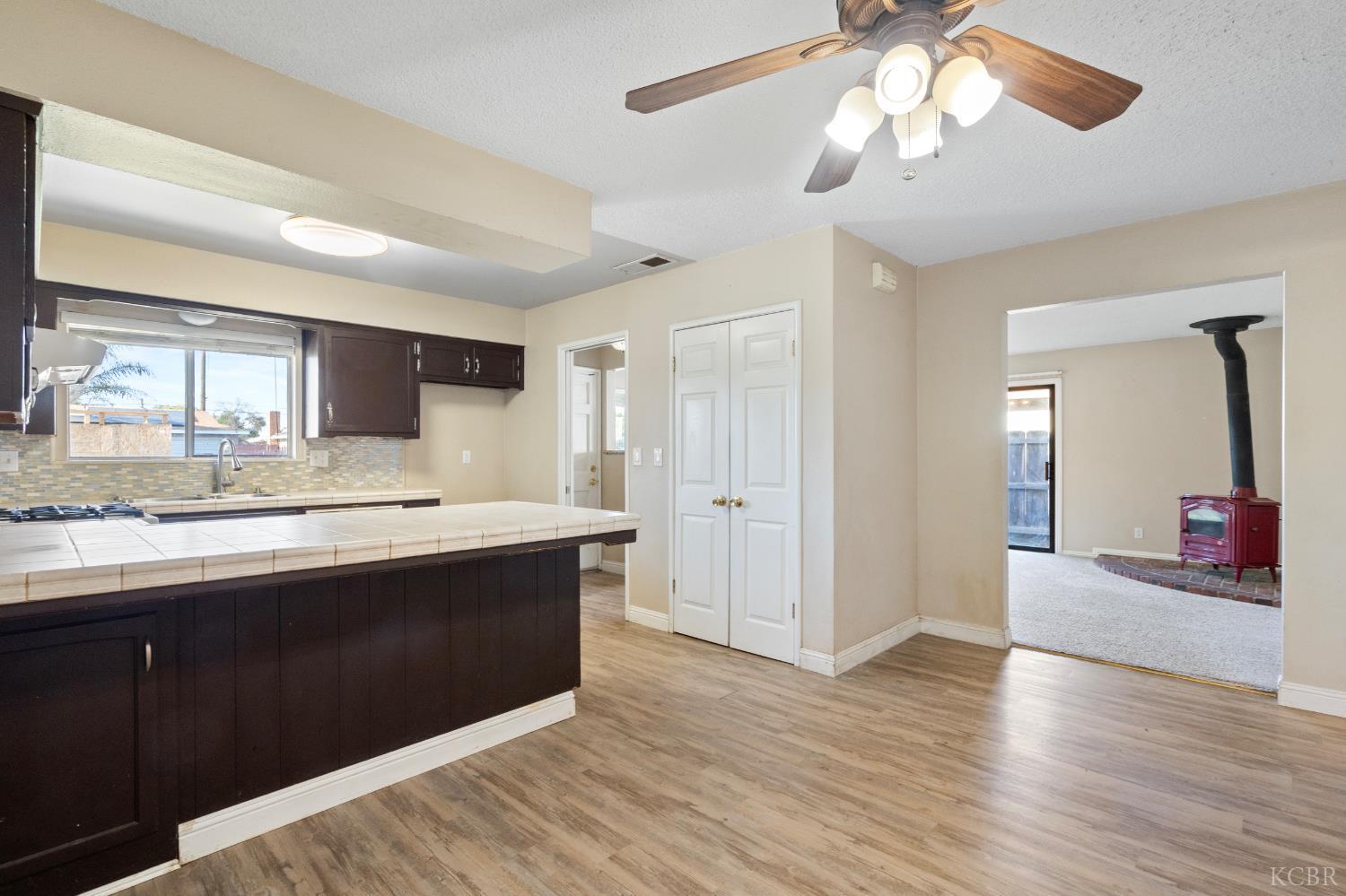 1175 Levich Cir, Hanford, CA 93230