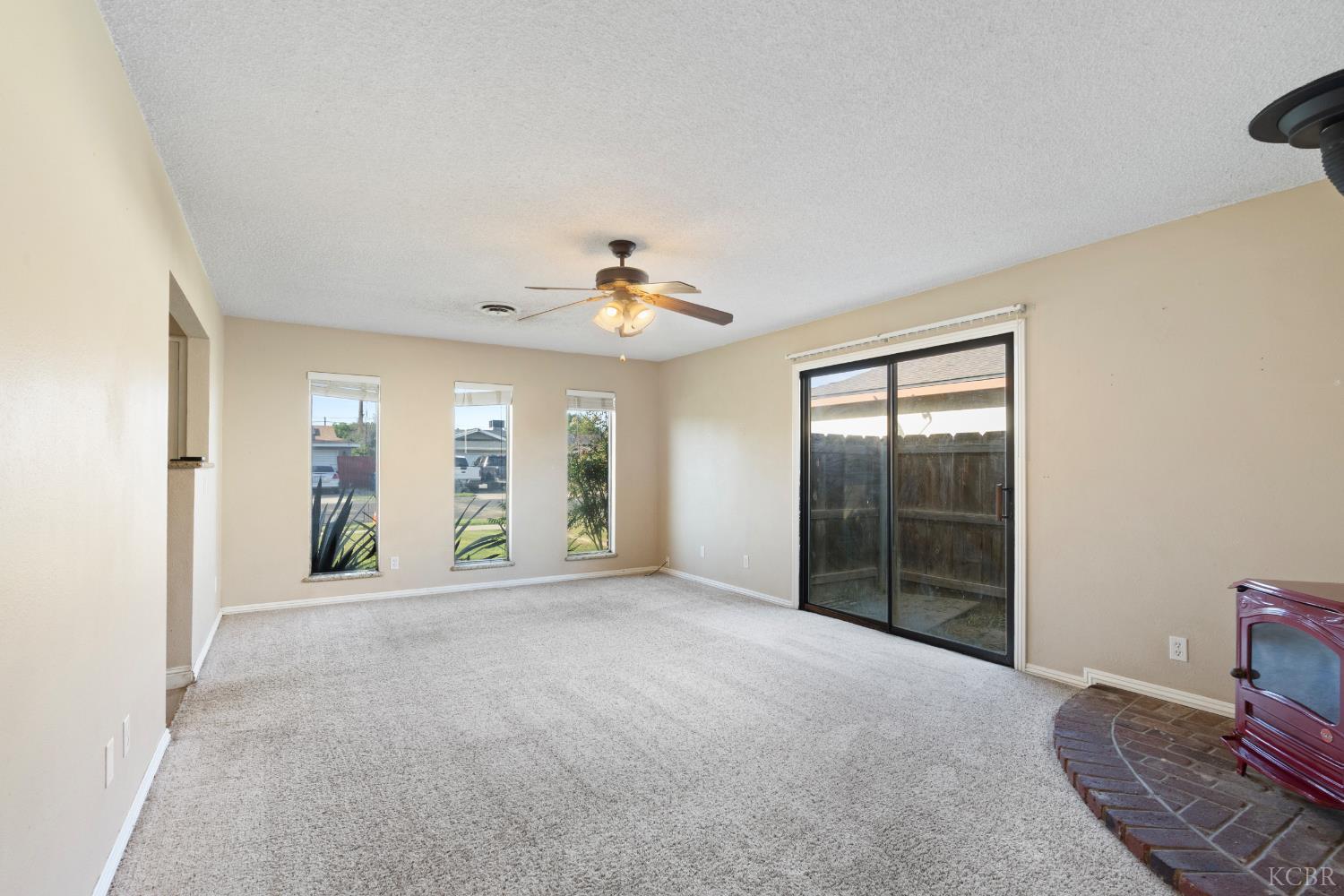 1175 Levich Cir, Hanford, CA 93230