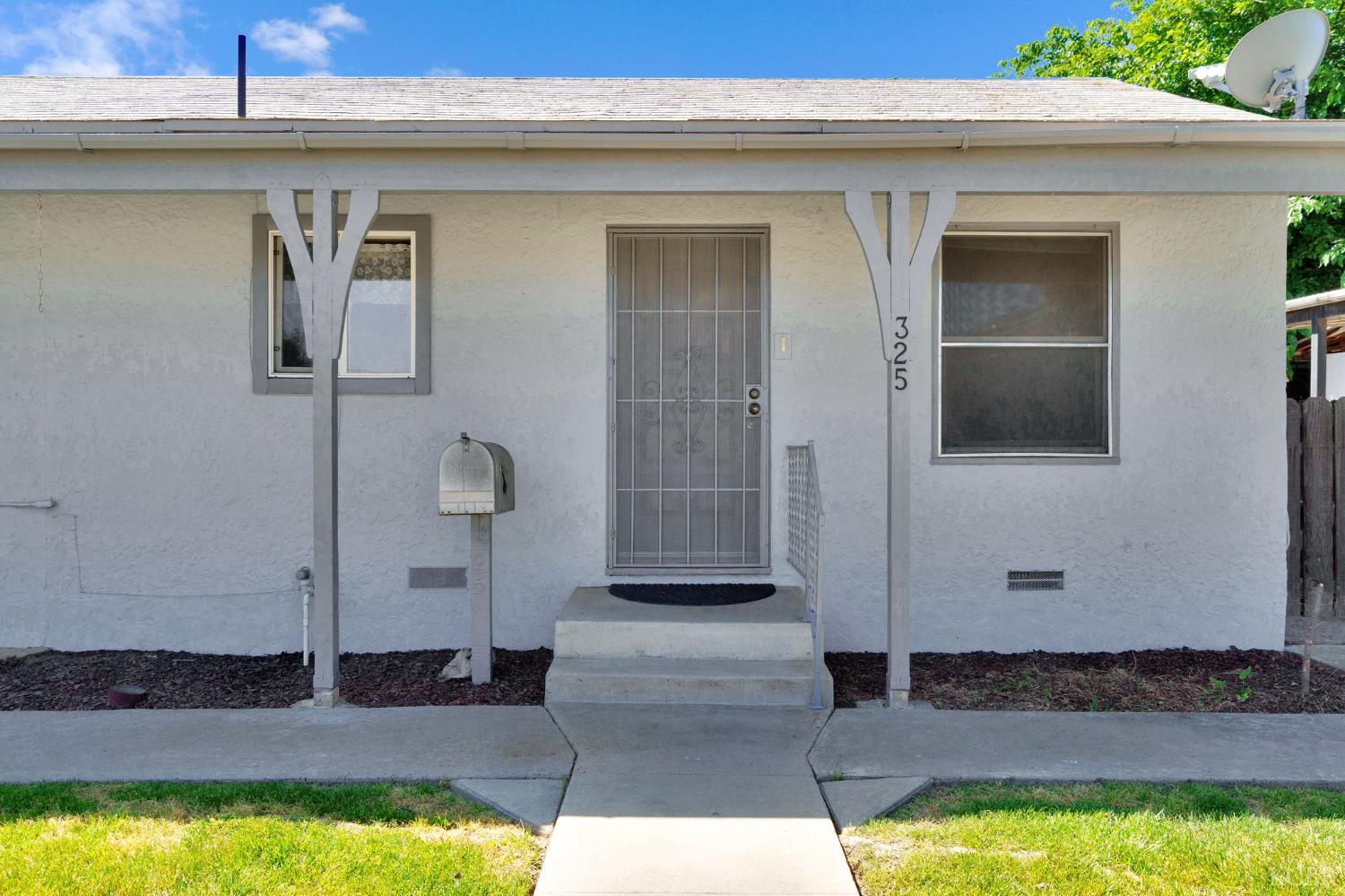 325 Oleander Ave, Lemoore, CA 93245