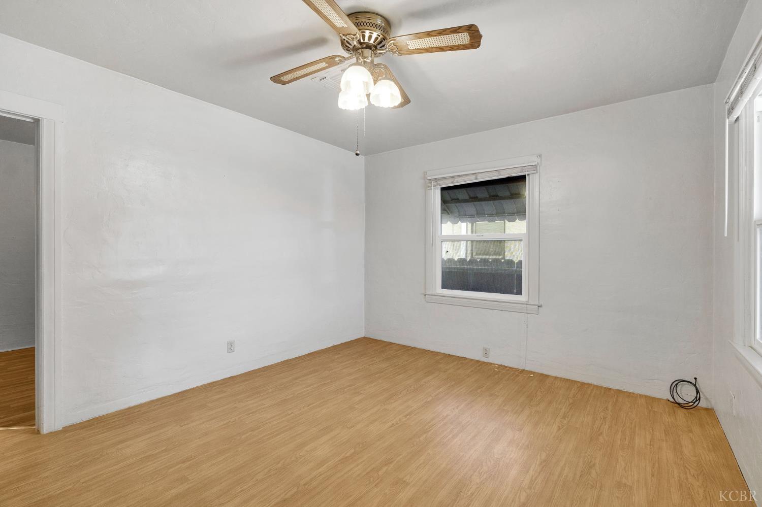 325 Oleander Ave, Lemoore, CA 93245