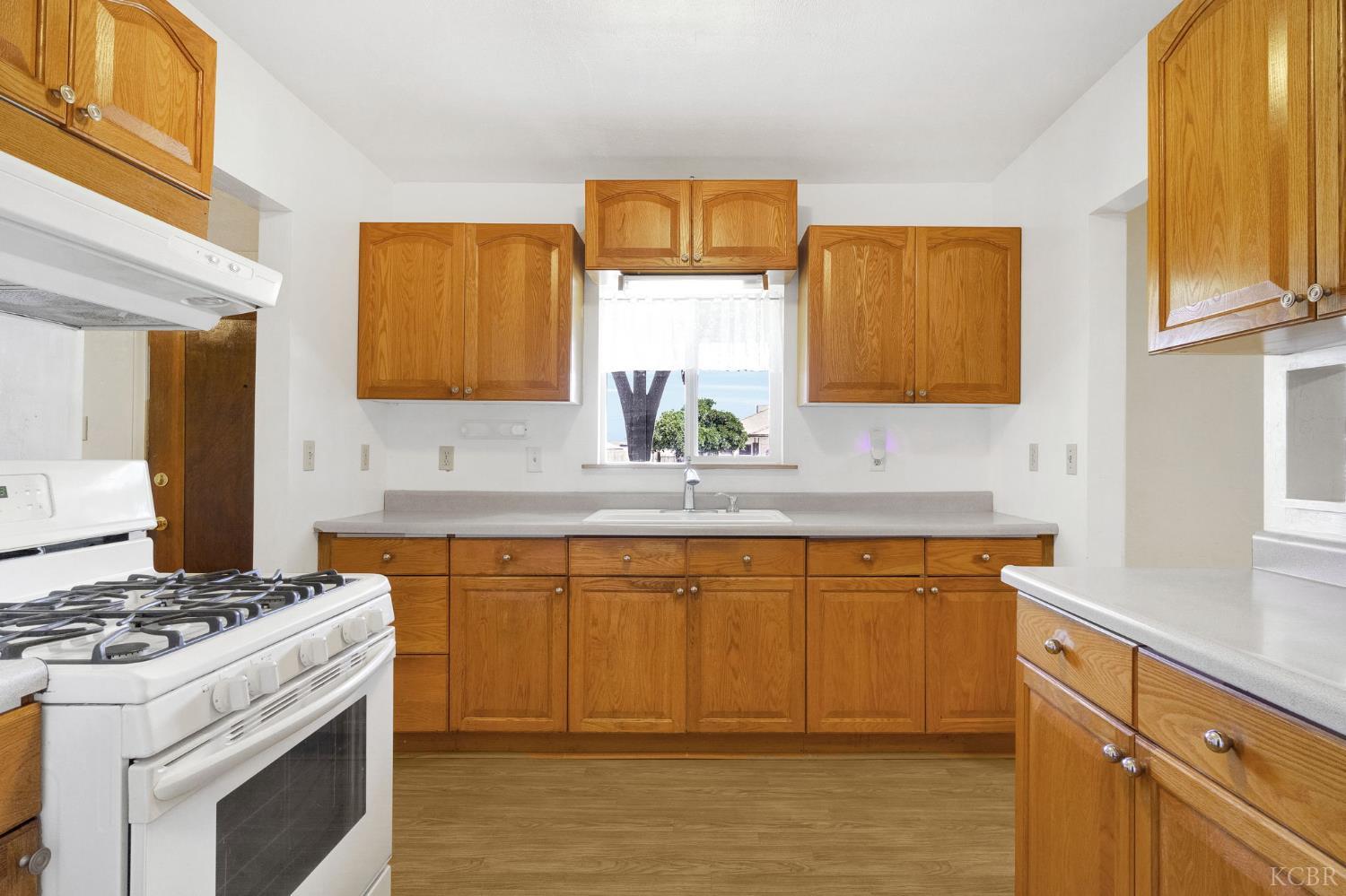 325 Oleander Ave, Lemoore, CA 93245