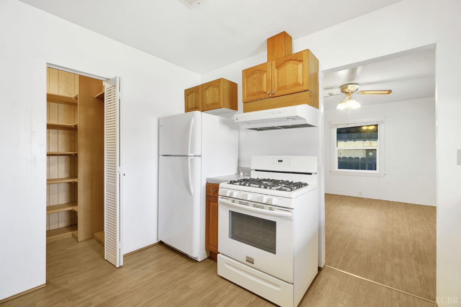 325 Oleander Ave, Lemoore, CA 93245