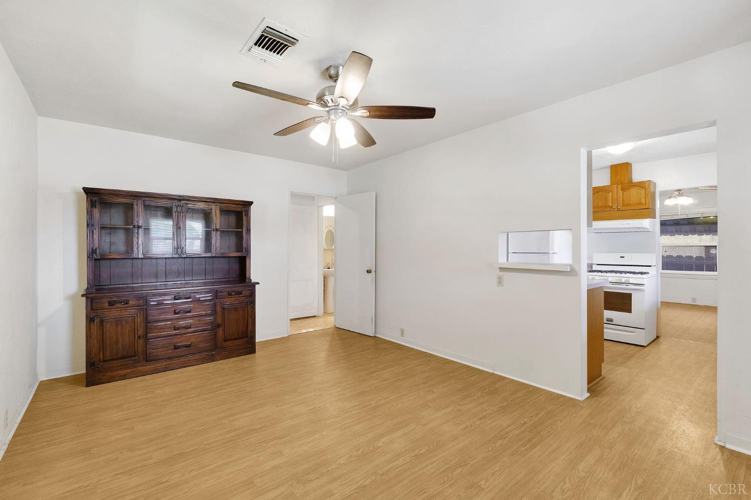 325 Oleander Ave, Lemoore, CA 93245