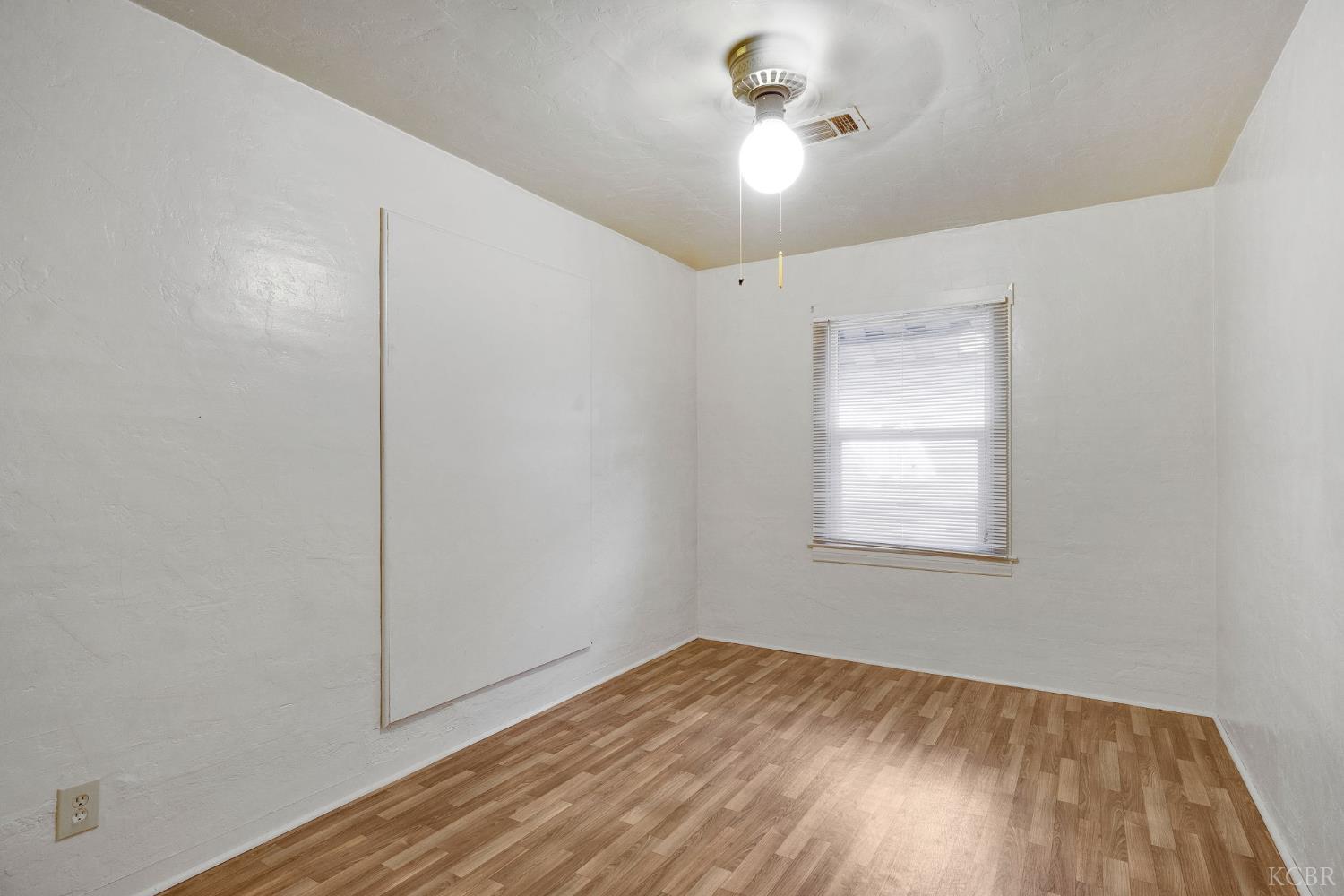 325 Oleander Ave, Lemoore, CA 93245