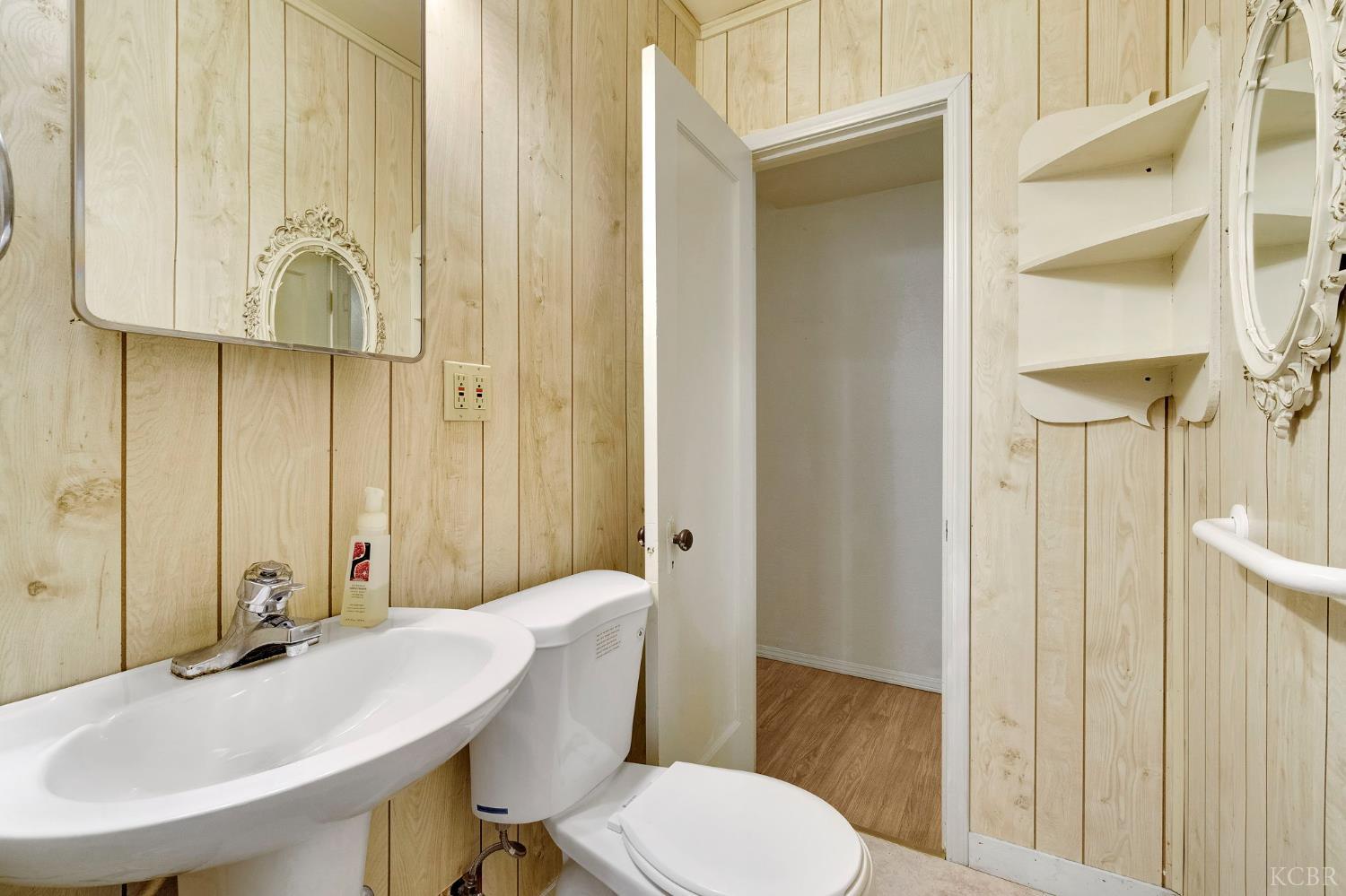 325 Oleander Ave, Lemoore, CA 93245