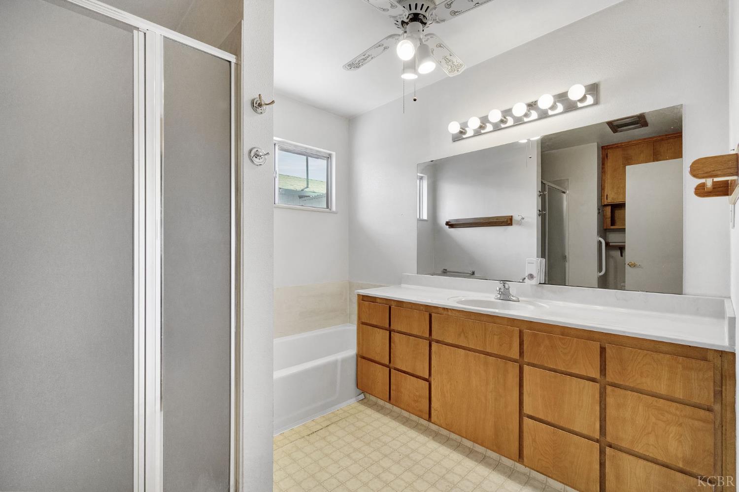 325 Oleander Ave, Lemoore, CA 93245