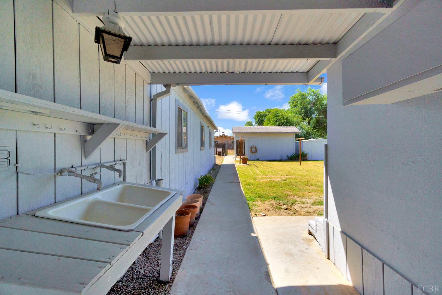 325 Oleander Ave, Lemoore, CA 93245