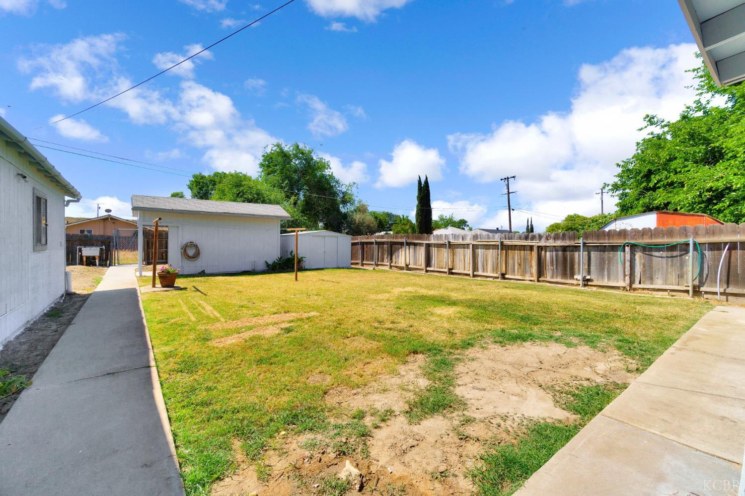 325 Oleander Ave, Lemoore, CA 93245