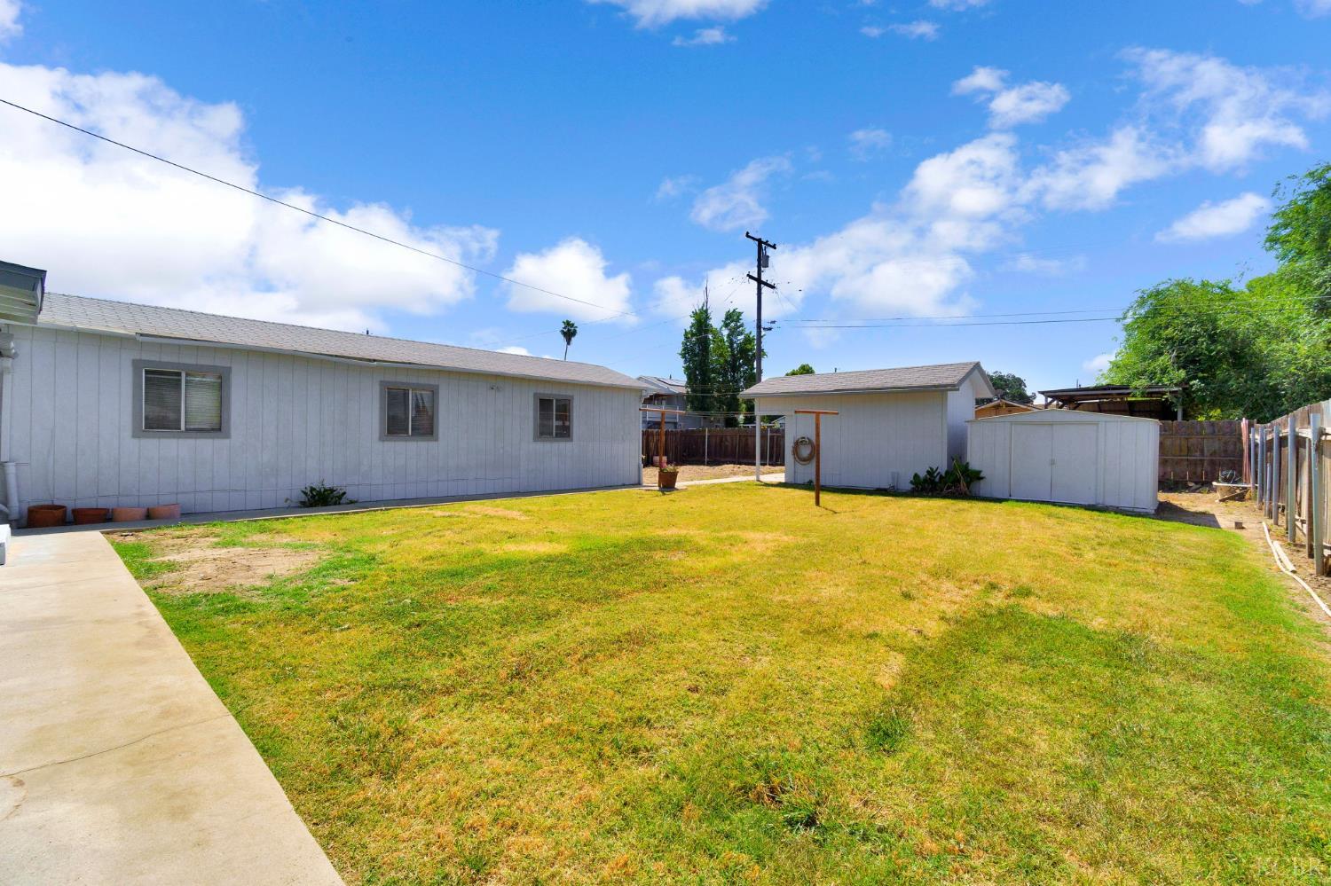 325 Oleander Ave, Lemoore, CA 93245