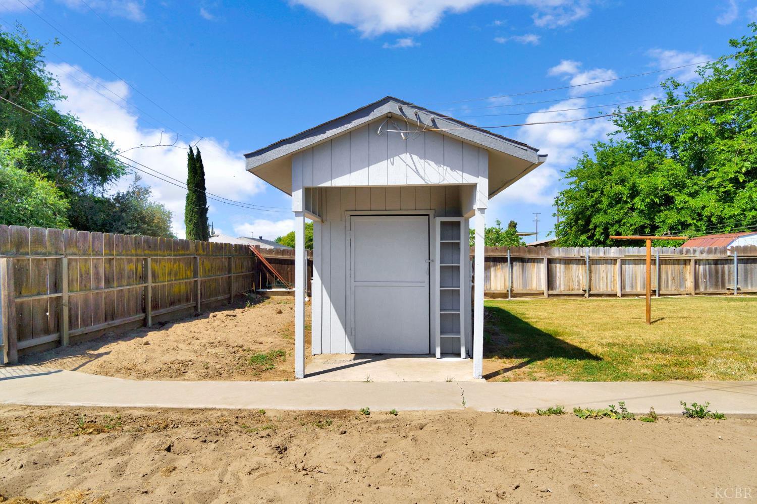 325 Oleander Ave, Lemoore, CA 93245