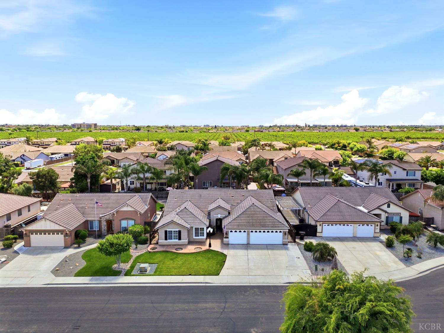 1945 W Picadilly Ln, Hanford, CA 93230